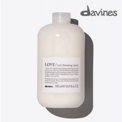 Davines LOVE CURL Attīrošās matu putass lokainiem matiem 500ml Davines LOVE CURL Attīrošās matu putass lokainiem matiem 500ml